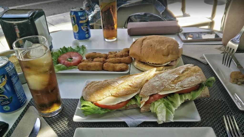 Comida en la cafetería Ecos. Foto: Facebook de Ecos