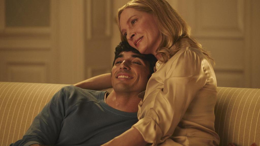 Alex y su madre en 'Rojo, blanco y sangre azul'.