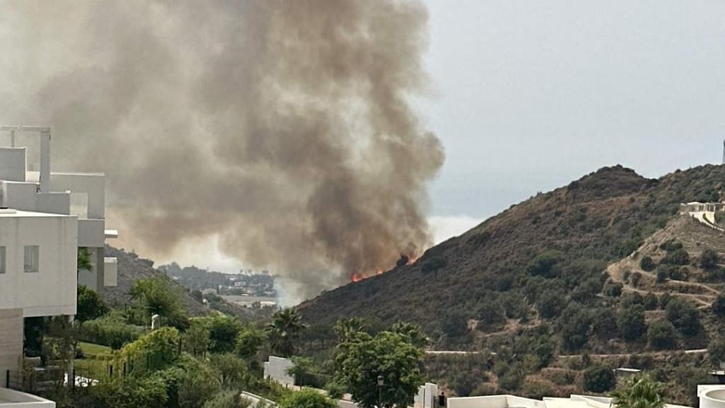 Declarado un incendio forestal en Marbella.