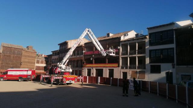 Retiran un enjambre de abejas de esta mítica plaza de un pueblo vallisoletano