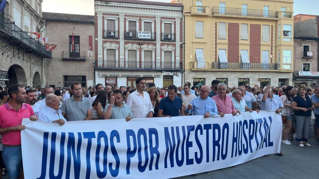 El alcalde de Medina y parte del PP comandan una de las pancartas
