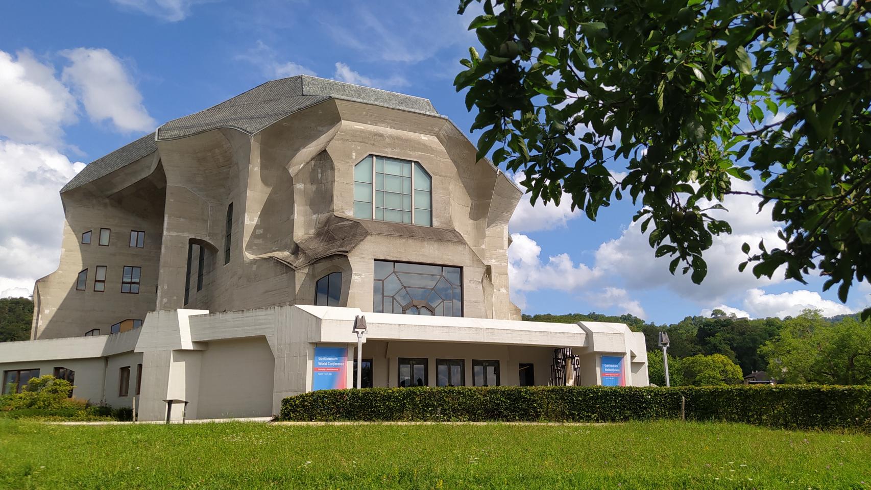El teatro Goetheanum, la sede vaticana de la Antroposofía mundial. Foto: Álvaro Cortina