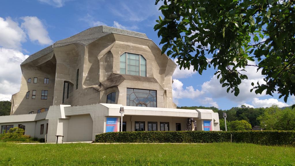 El teatro Goetheanum, la sede vaticana de la Antroposofía mundial. Foto: Álvaro Cortina