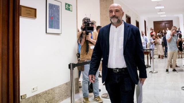 Néstor Rego, diputado de BNG, en una rueda de prensa en el Congreso.