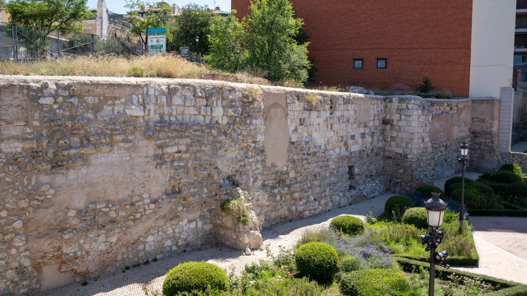 La muralla del parque de Mohamed I, el único resto arqueológico árabe que queda en la capital.