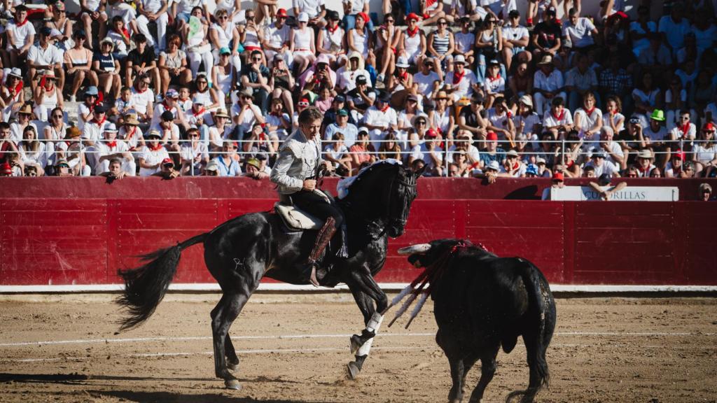 Pablo Hermoso bailando con el toro.