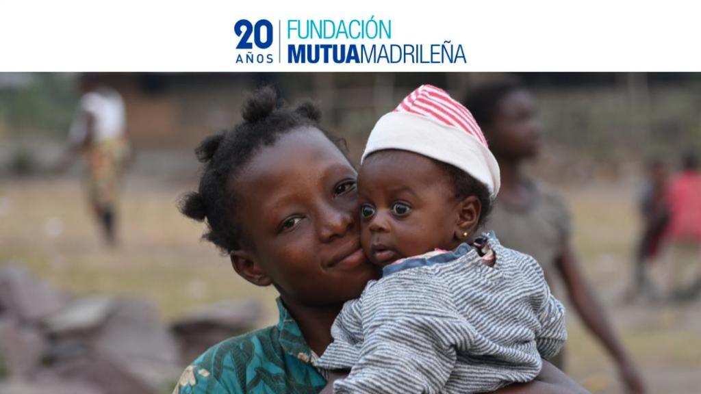 Imagen de archivo de una madre congoleña con su hijo.