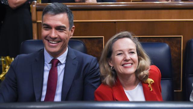El presidente del Gobierno en funciones, Pedro Sánchez, y la vicepresidenta primera, Nadia Calviño. Imagen de archivo.