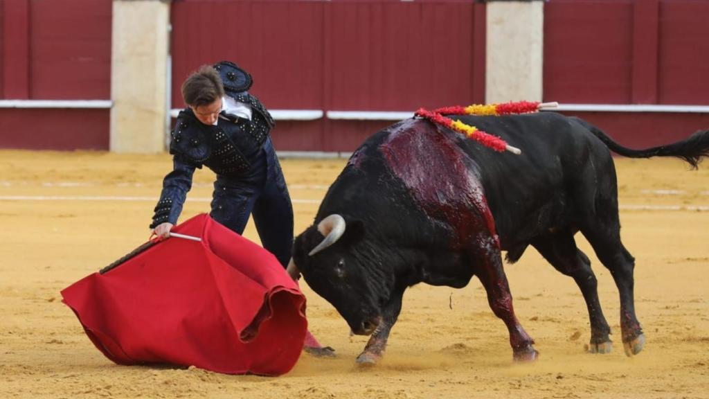 Curro Márquez, ante el primero de sus novillos.