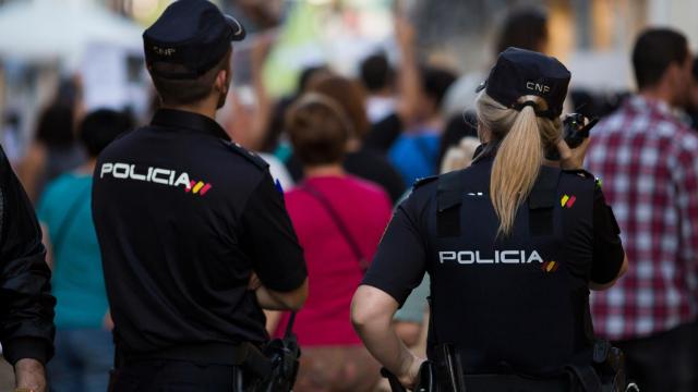 Apartada una Policía por pasar información a su novio, quién estaba siendo investigado por robo en Elche