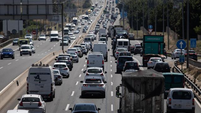 Autovía en las inmediaciones de Madrid atascada por la operación salida.