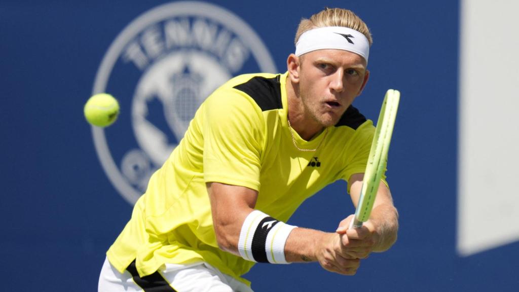 Davidovich golpea la pelota en el Master 1.000 de Toronto.