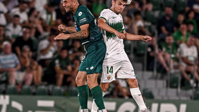 0-1. El Racing de Ferrol regresa a lo grande ante un Elche desdibujado