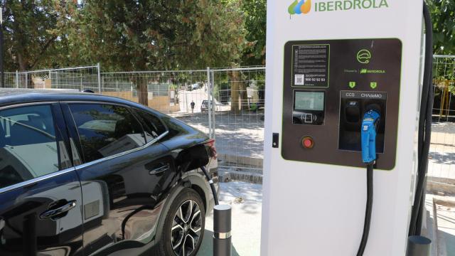 Punto de recarga ultarrápido de Iberdrola en Villargordo del Cabriel (Valencia)