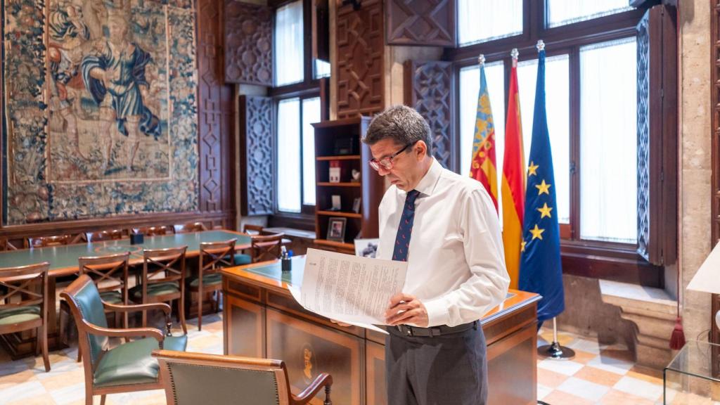 Carlos Mazón, en su despacho del Palau de la Generalitat Valenciana.