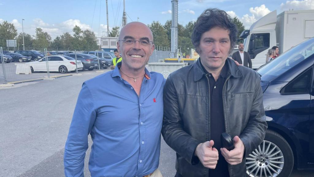 Jorge Buxadé (i) y Javier Milei (d)