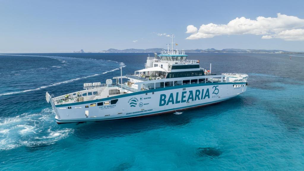 ‘Cap de Barbaria’ de Baleària, el primer ‘ferry’ eléctrico de España, que cubre el trayecto entre Eivissa y Formentera.