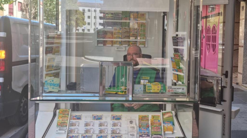 El vendedor de la ONCE Israel 	Poncela Rodríguez