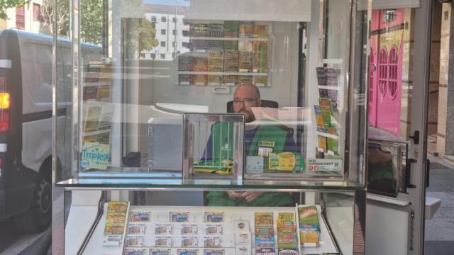 El vendedor de la ONCE Israel 	Poncela Rodríguez