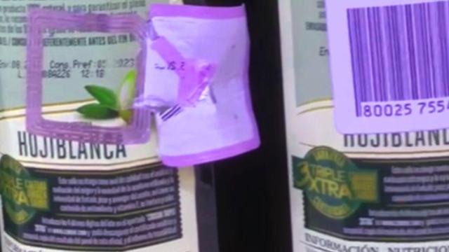 Detalle de las botellas de aceite