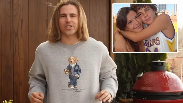 Daniel Sancho junto a una de las pocas imágenes públicas que existen en internet con su madre, Silvia Bronchalo.