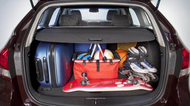 Imagen de un coche cargado de equipaje.