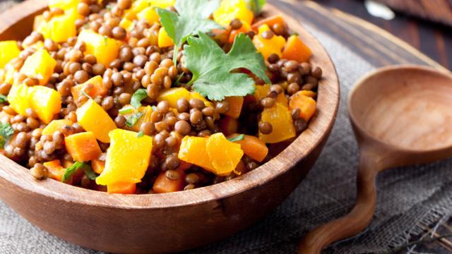 ¿Sabes cuáles son los alimentos ricos en hierro (además de las lentejas) más saludables para mujeres?