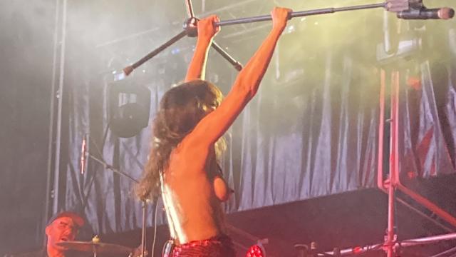 Amaral durante su concierto en el Sonorama.