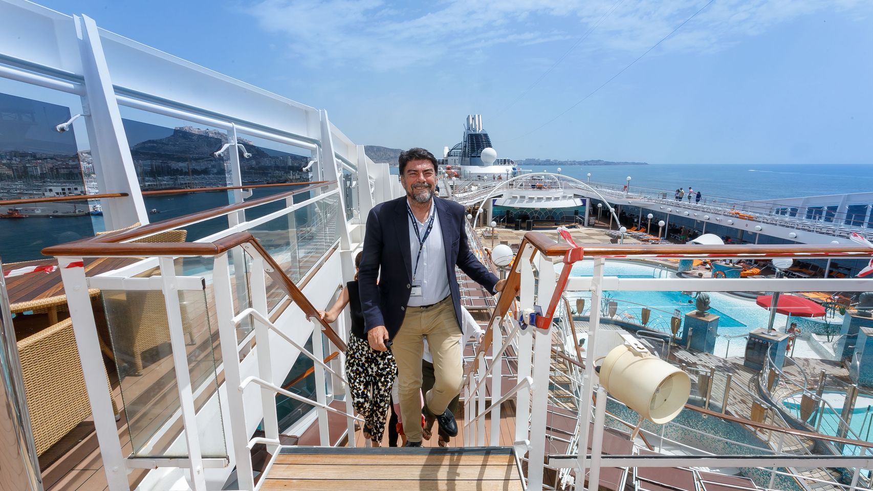 El alcalde, Luis Barcala, durante la inauguración de la temporada alta de cruceros en julio de 2022 en el MSC Orquestra que utiliza Alicante como Puerto Base.