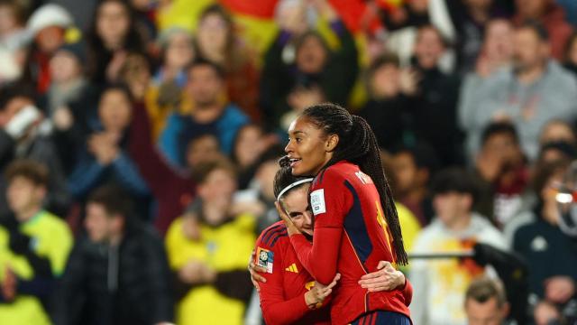 Salma Paralluelo celebra su gol a Suecia en las semifinales del Mundial