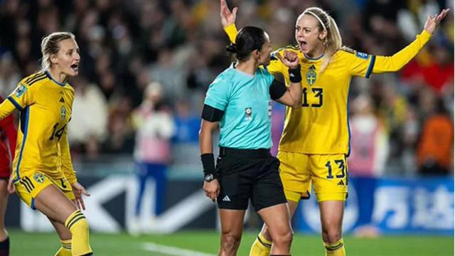 Amanda Ilestedt se queja ante la colegiada