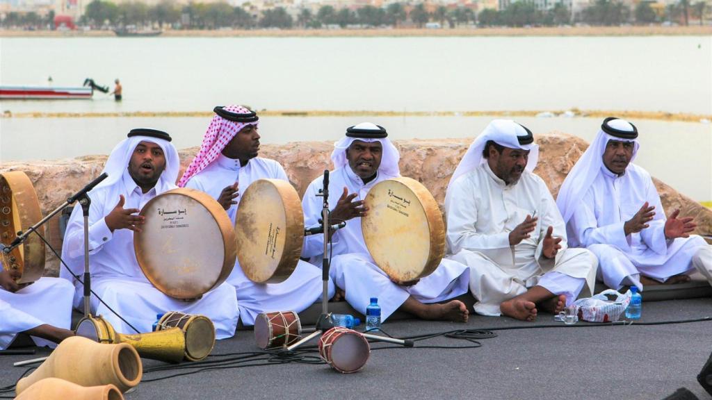 Grupo en las calles de Baréin.