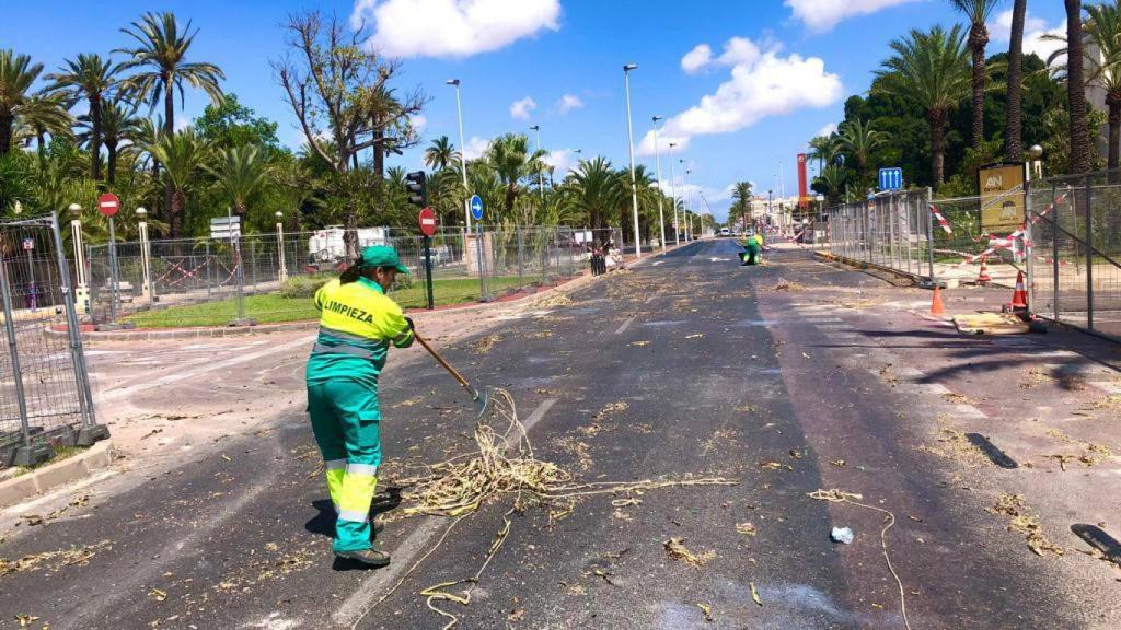 Limpieza de Elche tras uno de los actos celebrados en la ciudad.