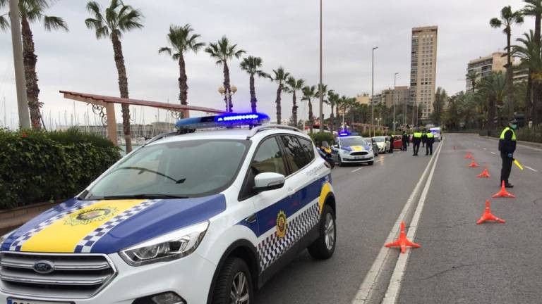 Una patrulla de la Policía Local de Alicante.