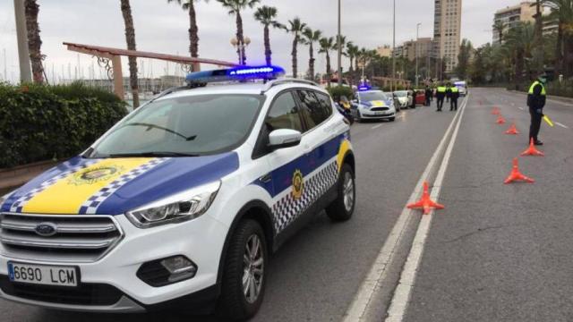 Una patrulla de la Policía Local de Alicante.