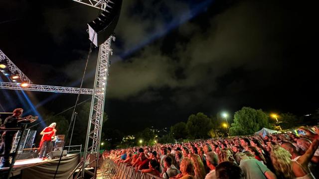 Así lucía las primeras filas del concierto de Calpe.