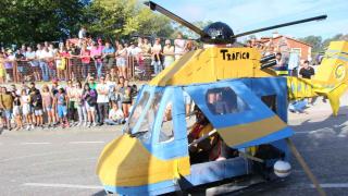‘Helicóptero de la DGT’, premio al ‘carro de bolas’ más elaborado de la carrera de 2023.