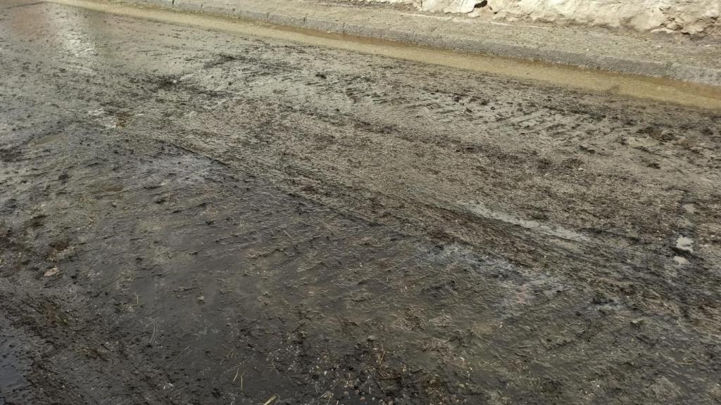 Estado de las calles cercanas a la explotación en Renedo de Esgueva