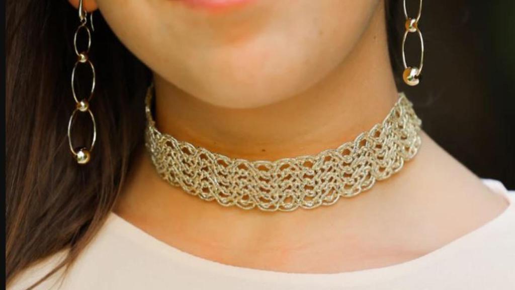 Choker Golden Crochet.