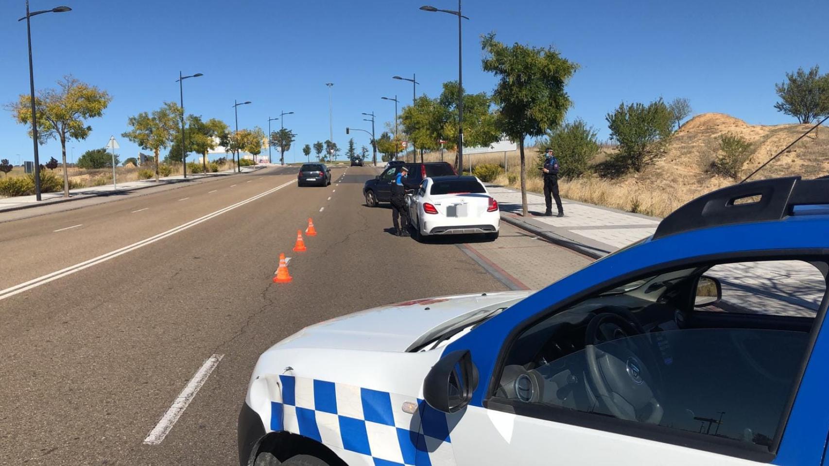 Imagen de archivo de un control de alcoholemia de la Policía Local en Arroyo de la Encomienda