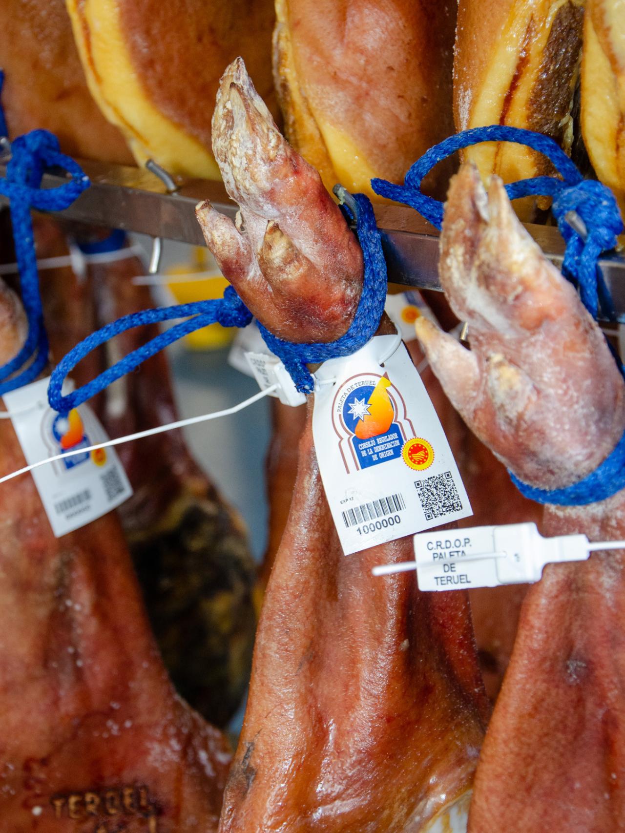 Una imagen de unas patas de Jamón de Teruel.