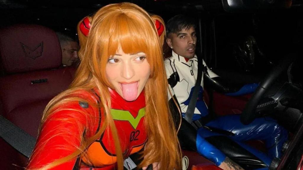 Rosalía y Rauw Alejandro disfrazados del anime 'Neon Genesis Evangelion' en 2022