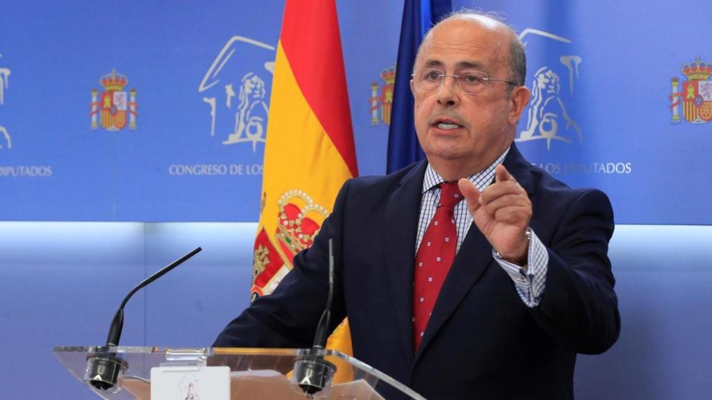Gil Lázaro.