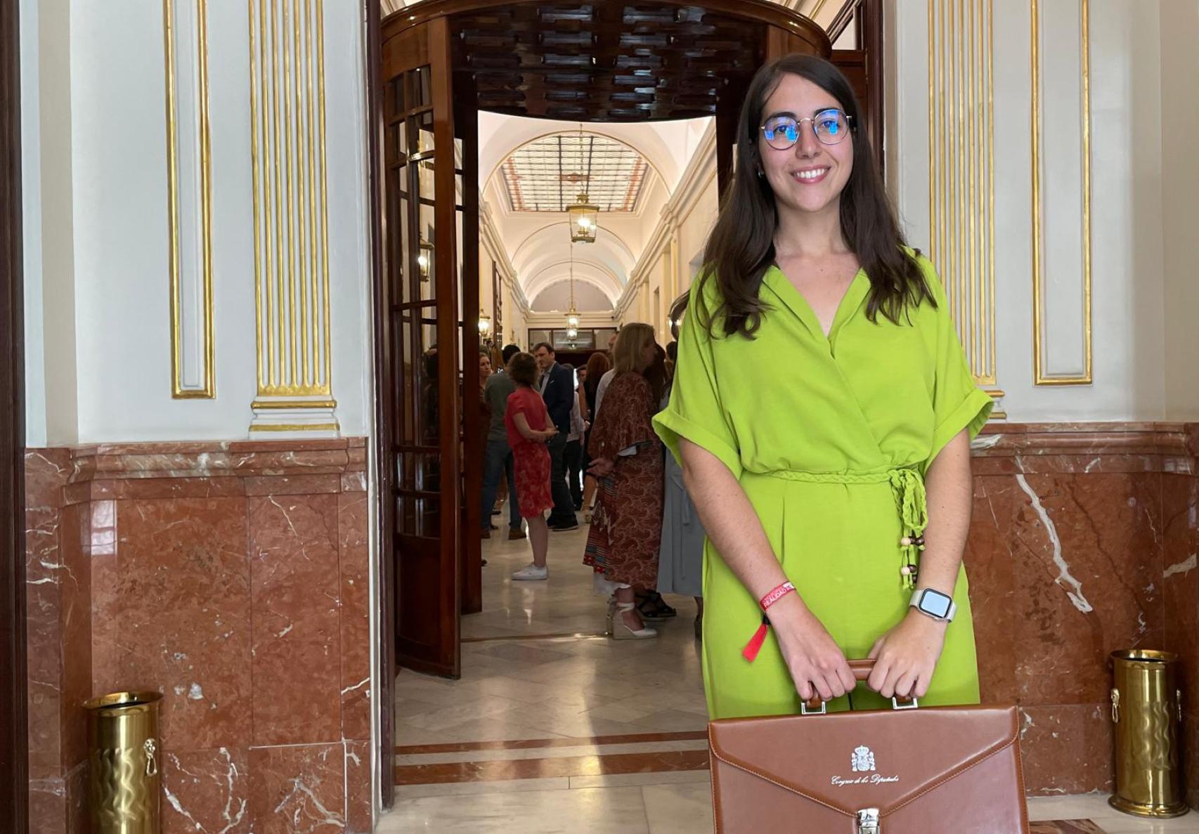 Ada Santana, en la puerta de entrada al pasillo del Congreso.