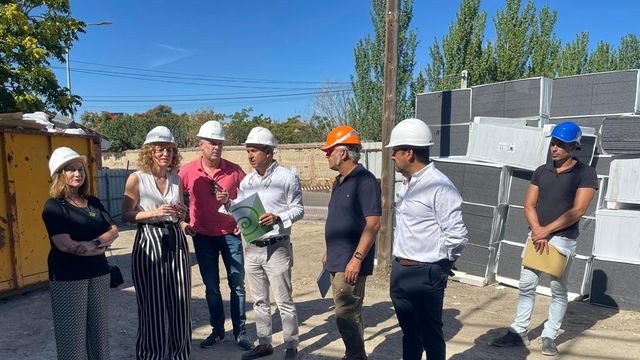 Imagen de la visita con la directora general de Vivienda, Arquitectura, Ordenación del Territorio y Urbanismo, María Pardo