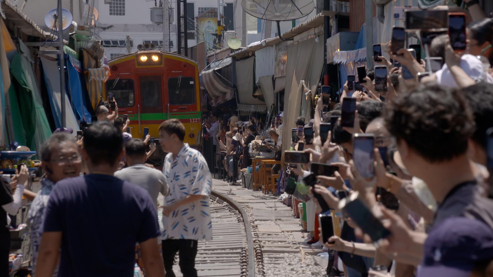 'Viajeros Cuatro' casi se lleva la victoria en el prime time; 'El puente de las mentiras' lidera a la baja en La 1