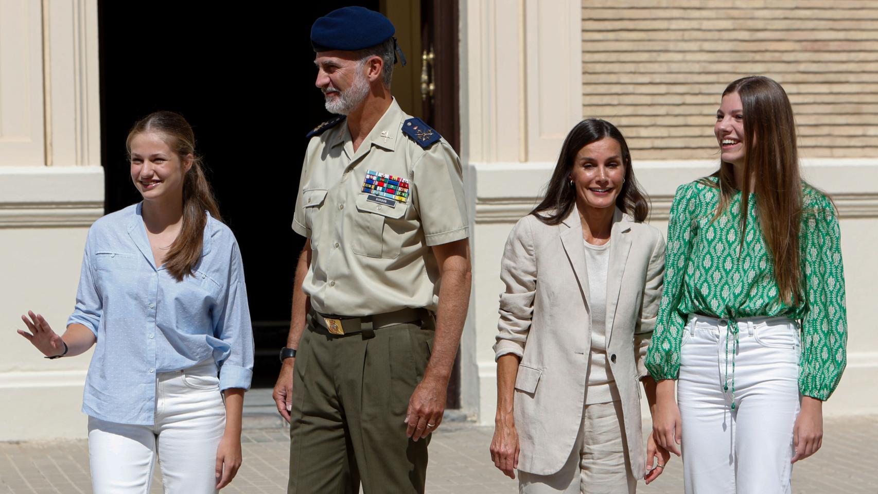 La Familia Real a su llegada a la Academia General Militar de Zaragoza.