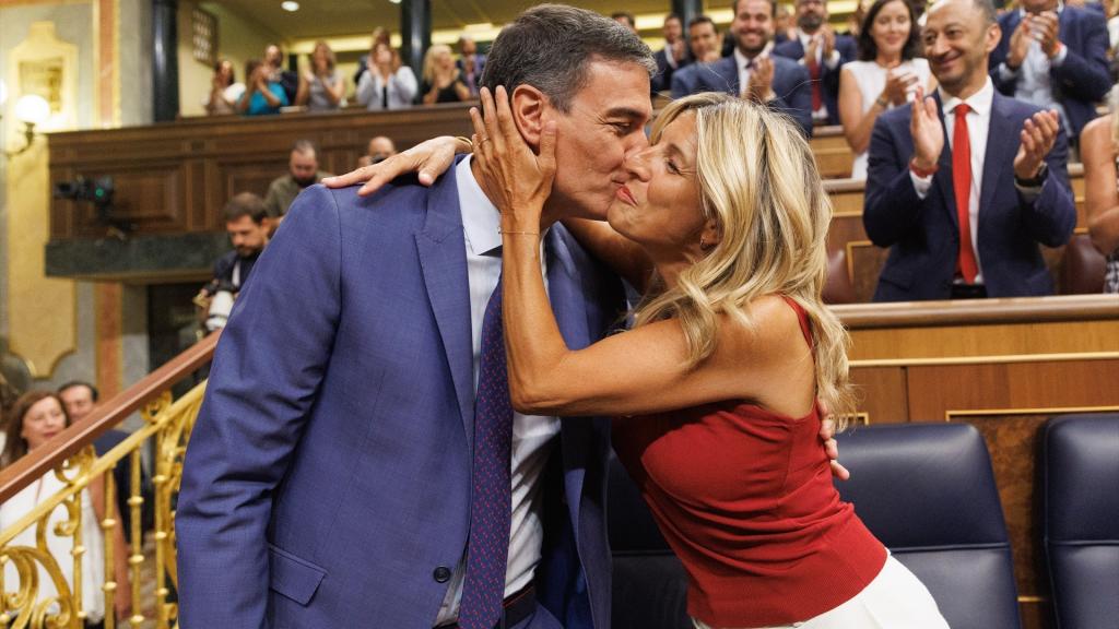 El presidente del Gobierno en funciones, Pedro Sánchez, y la vicepresidenta segunda, Yolanda Díaz, durante la última constitución del Congreso de los Diputados.