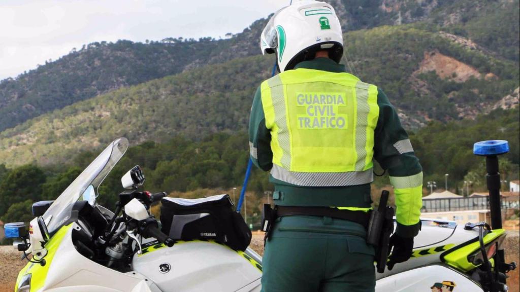 Un agente de la Guardia Civil de Tráfico en una imagen de archivo.
