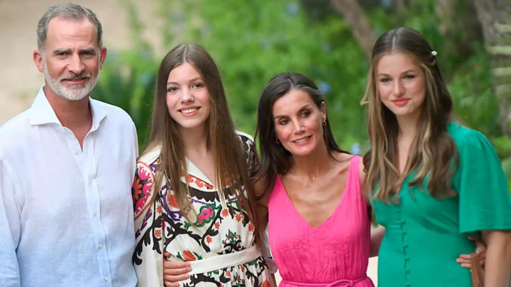 Los Reyes junto a sus dos hijas en el posado estival en Mallorca.